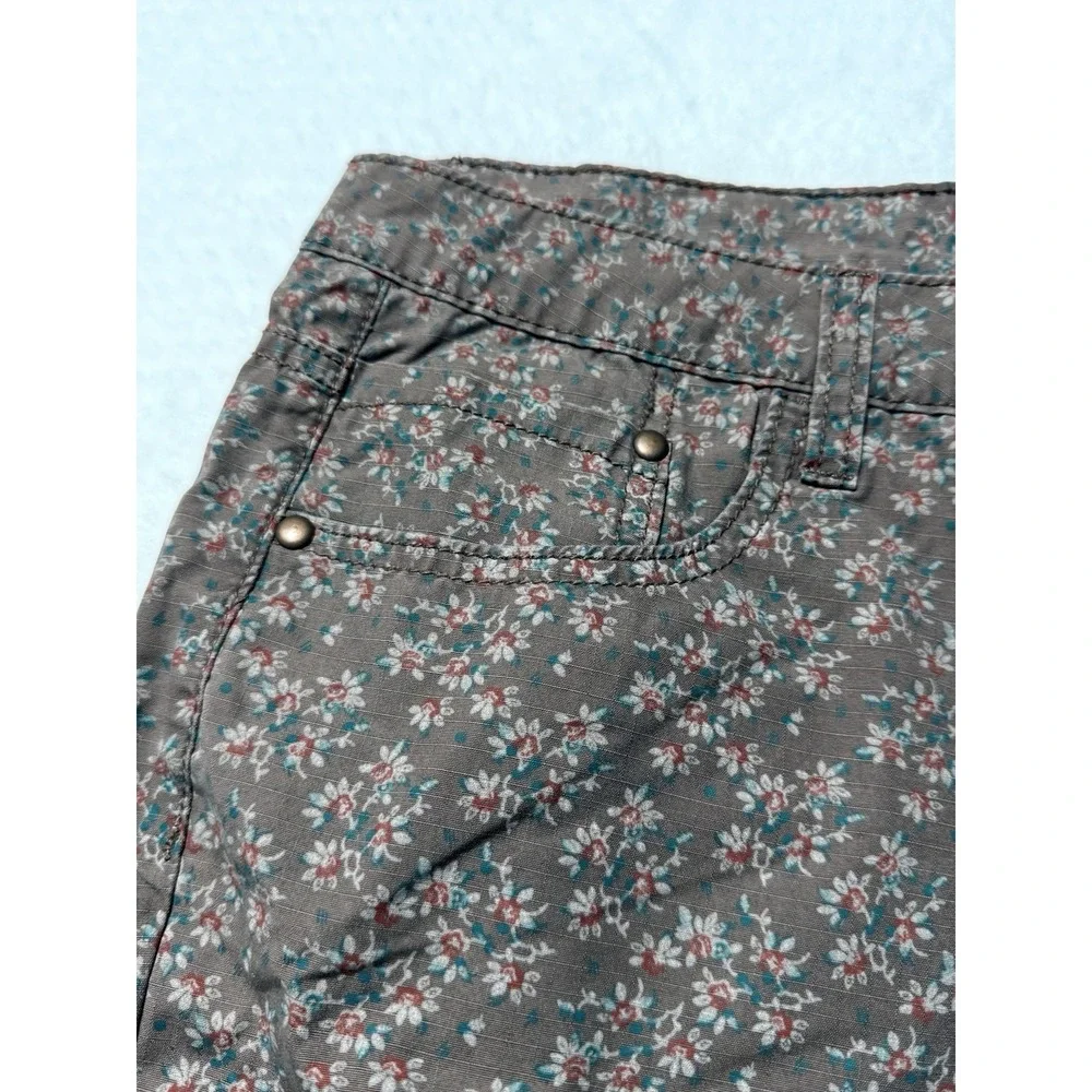 Women's‎ Inked & Faded Floral Daisy Tan Chino Short Size 8